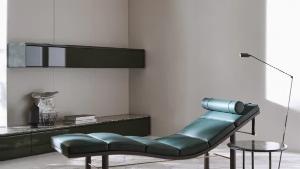 Chaise Longue Tuscany realizzata in pelle con struttura in legno di Molteni & C