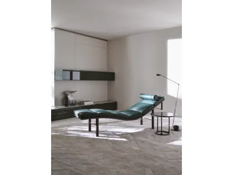 Chaise Longue Tuscany realizzata in pelle con struttura in legno di Molteni & C