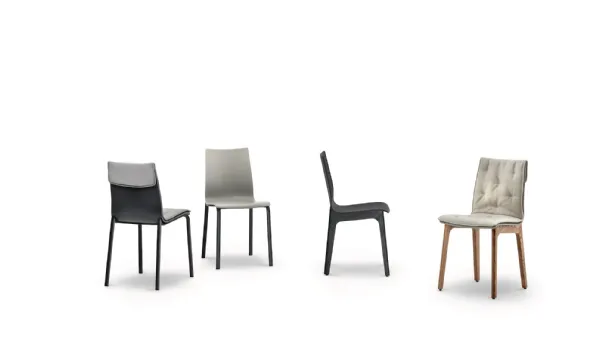 Sedia Alfa con struttura in legno massello e monoscocca in legno laccato di Bontempi