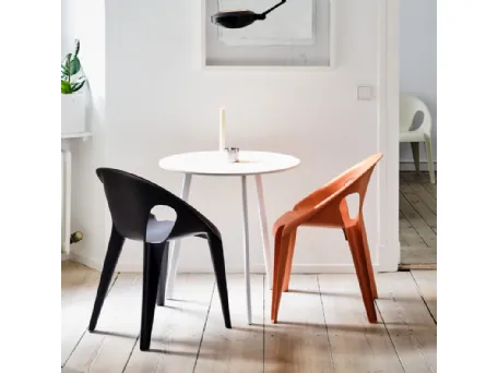 Sedia impilabile con braccioli in polipropilene riciclato Bell Chair di Magis