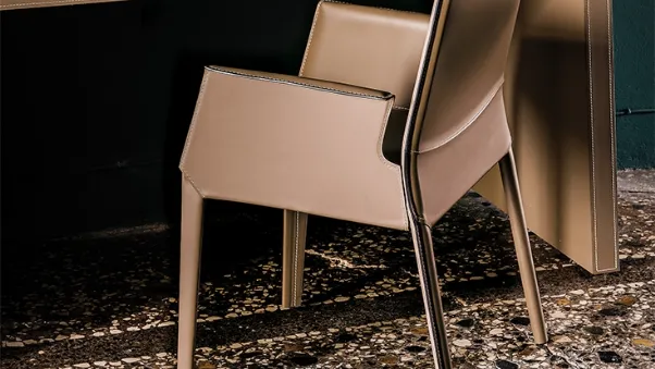 Sedia in cuoio con braccioli Margot Cattelan Italia