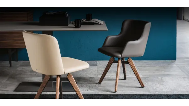 Sedia in legno rivestita in pelle con e senza braccioli Mulan di Cattelan Italia