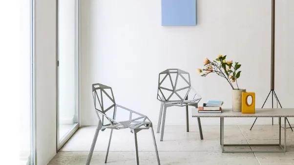Sedia impilabile Chair One in alluminio verniciato di Magis