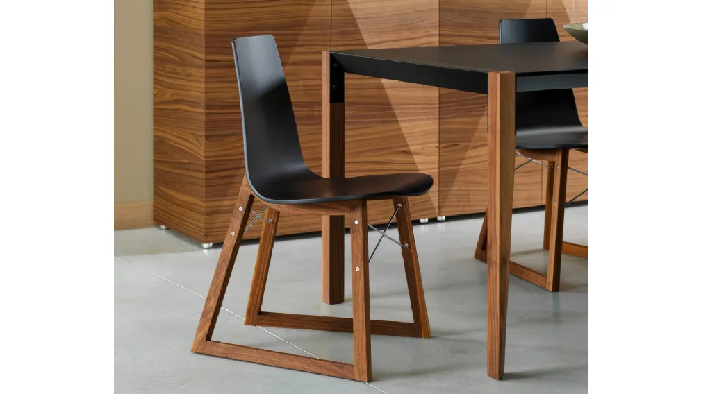 Sedia a slitta in legno Ray di Horm