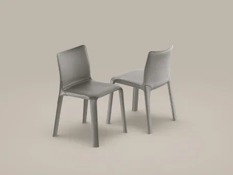 Sedia Kagura interamente rivestita in cuoio di Bonaldo