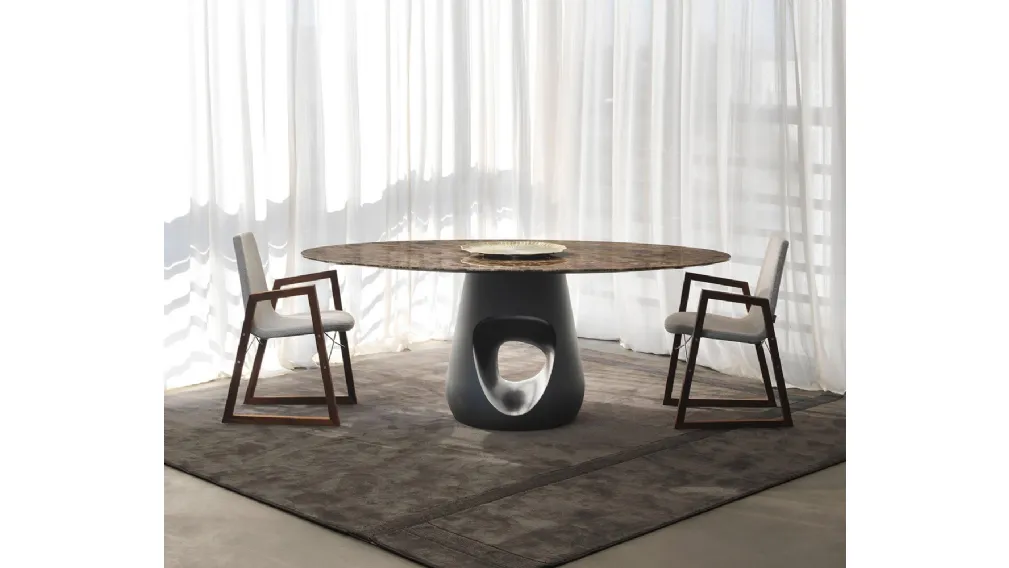 Sedia Ray poltroncina in tessuto e legno di Horm