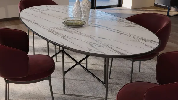 Tavolo ovale con top in marmo Alexander di Horm