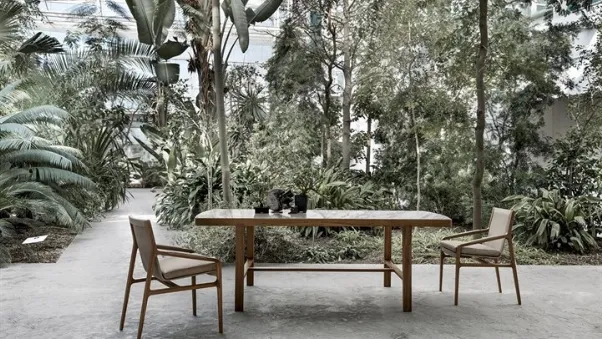 Tavolo con struttura in legno e piano in marmo Convivio Alivar