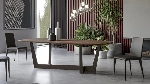 Tavolo Art Wood con piano in legno e base in metallo di Bonaldo