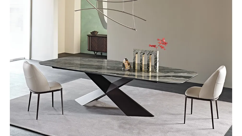 Tavolo con base in metallo e piano in ceramica Tyron Keramik di Cattelan Italia