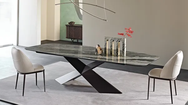 Tavolo con base in metallo e piano in ceramica Tyron Keramik di Cattelan Italia