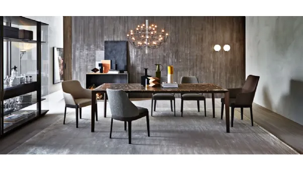 Tavolo allungabile Filigree con top in Marmo Emperador Dark e base in Essenza Eucalipto di Molteni & C