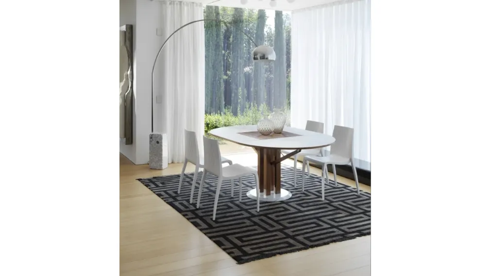 Tavolo Flower con top in Fenix e base in legno e marmo di Horm