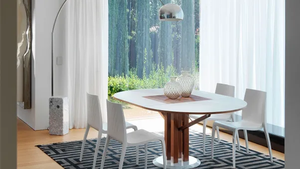 Tavolo allungabile con base in legno massello e marmo e top in Fenix Flower di Horm