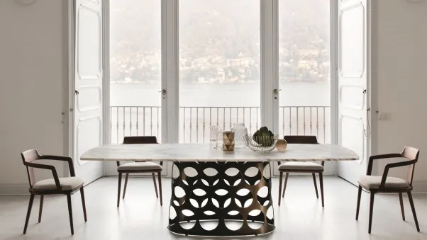 Tavolo con piano in marmo e base in metallo Jean di Porada