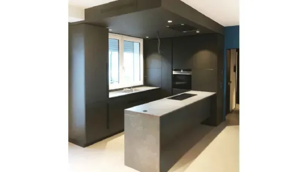 Cucina Blune Dekton su misura di Gasperoni Arredamenti