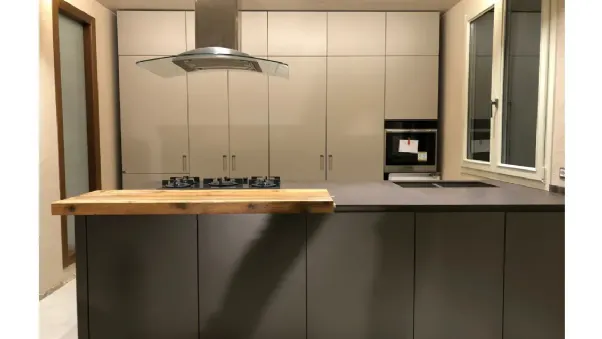 Cucina Pedini Eclipse in legno realizzata su misura