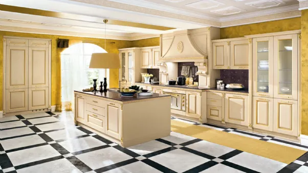 Cucina classica in laccato patinato beige con isola Augusta Dora di Ar-Tre