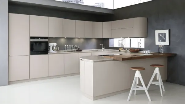 Cucina Design angolare in laccato opaco con penisola in legno Artika 07 di Pedini