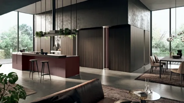 Cucina Design con isola in laccato metal Amaranto e legno con top in gres Vogue Metal di Binova