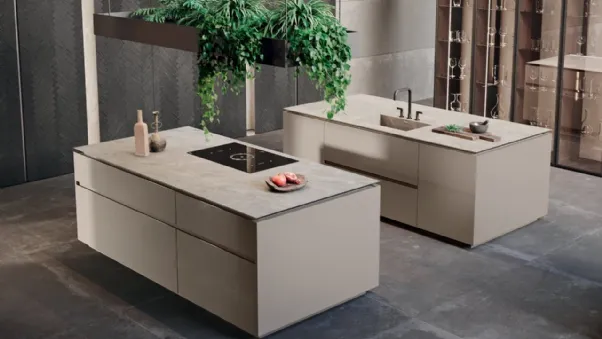 Cucina Design con doppia isola in laccato lucido e top in gres Mantis Rovere Magma di Binova