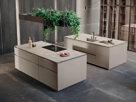Cucina Design con doppia isola in laccato lucido e top in gres Mantis di Binova