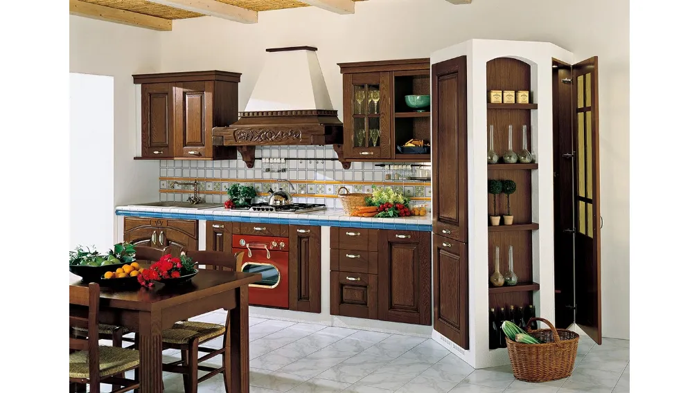 Cucina lineare in Muratura con ante in legno Paesana 02 di Ar-Tre