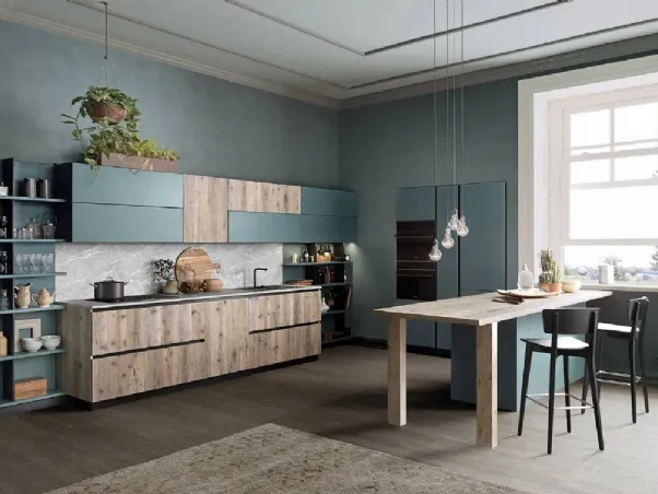 Cucina Moderna in legno massello di abete con isola e piano in gres Calacatta Atelier 01 di Callesella