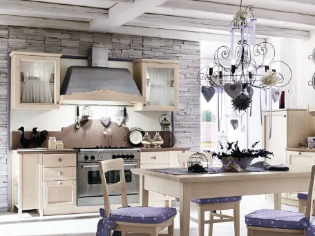 Cucina lineare su misura in legno e pensili con anta in vetro Everyday Cotone di Callesella