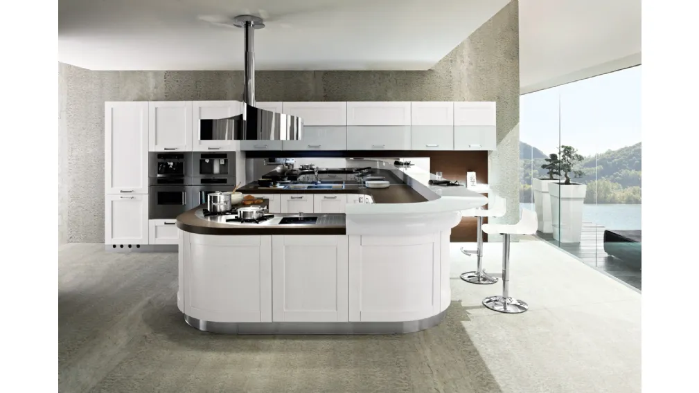 Cucina Moderna in laccato opaco con penisola curva Signoressa di Ar-Tre