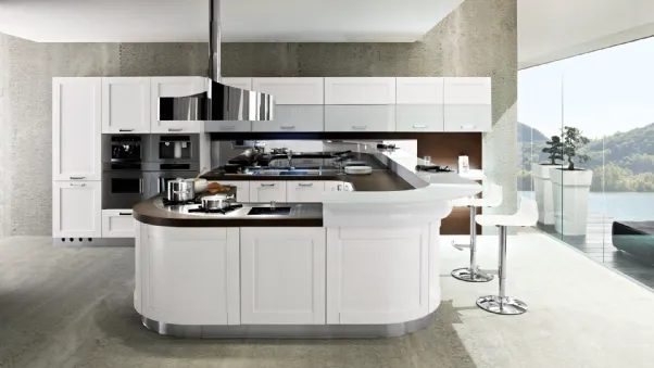 Cucina Moderna in laccato opaco con penisola curva Signoressa di Ar-Tre