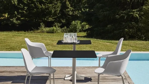 Tavolino con base in acciaio laccato Alis Outdoor di Bontempi