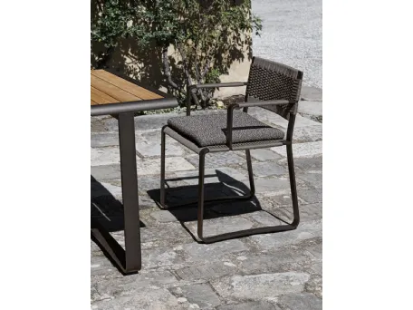 Sedia Green Point con struttura in metallo rivestita con corda in polipropilene di Molteni & C