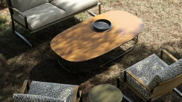 Tavolino ovale Regent con top in pietra lavica e base in metallo di Molteni & C