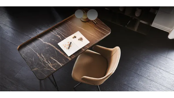 Scrivania da Ufficio con piano in ceramica e struttura in acciaio Wolf Keramik di Cattelan Italia